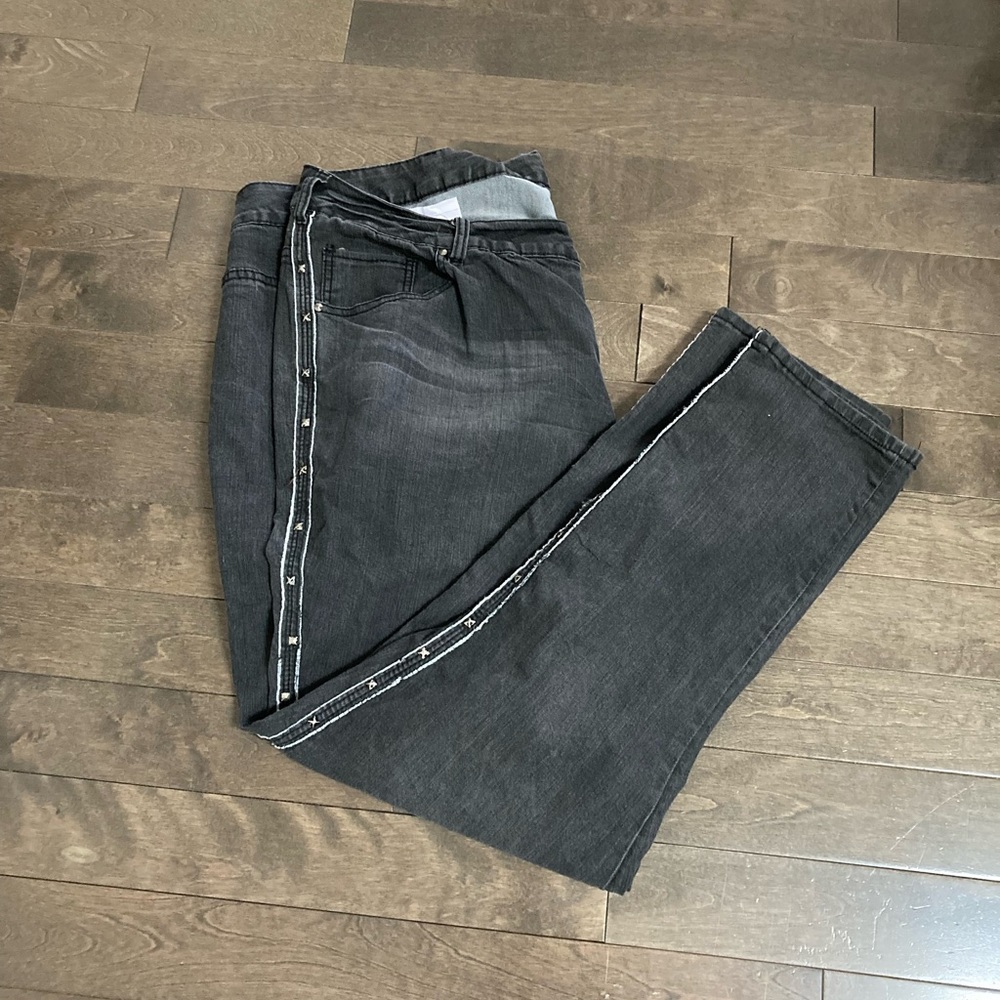 Lane Bryant Size 28 Black Jeans Detail on Leg and Pockets Inseam 31